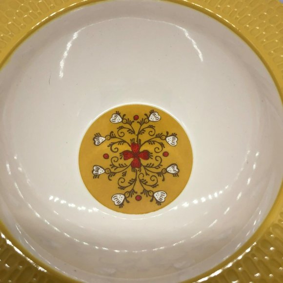 Set of 6 Melamine Threshold Bowls, MCM, 7 1/2" round, 3" Tall, Yellow Rimmed Bow - Picture 2 of 6